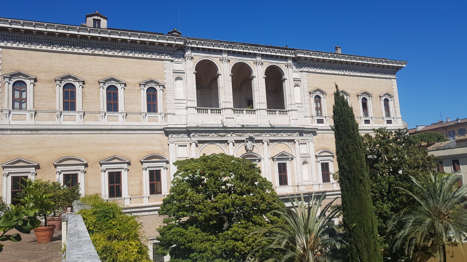 Palais Farnèse | Centre Accueil Des Touristes Et Pèlerins – Rome